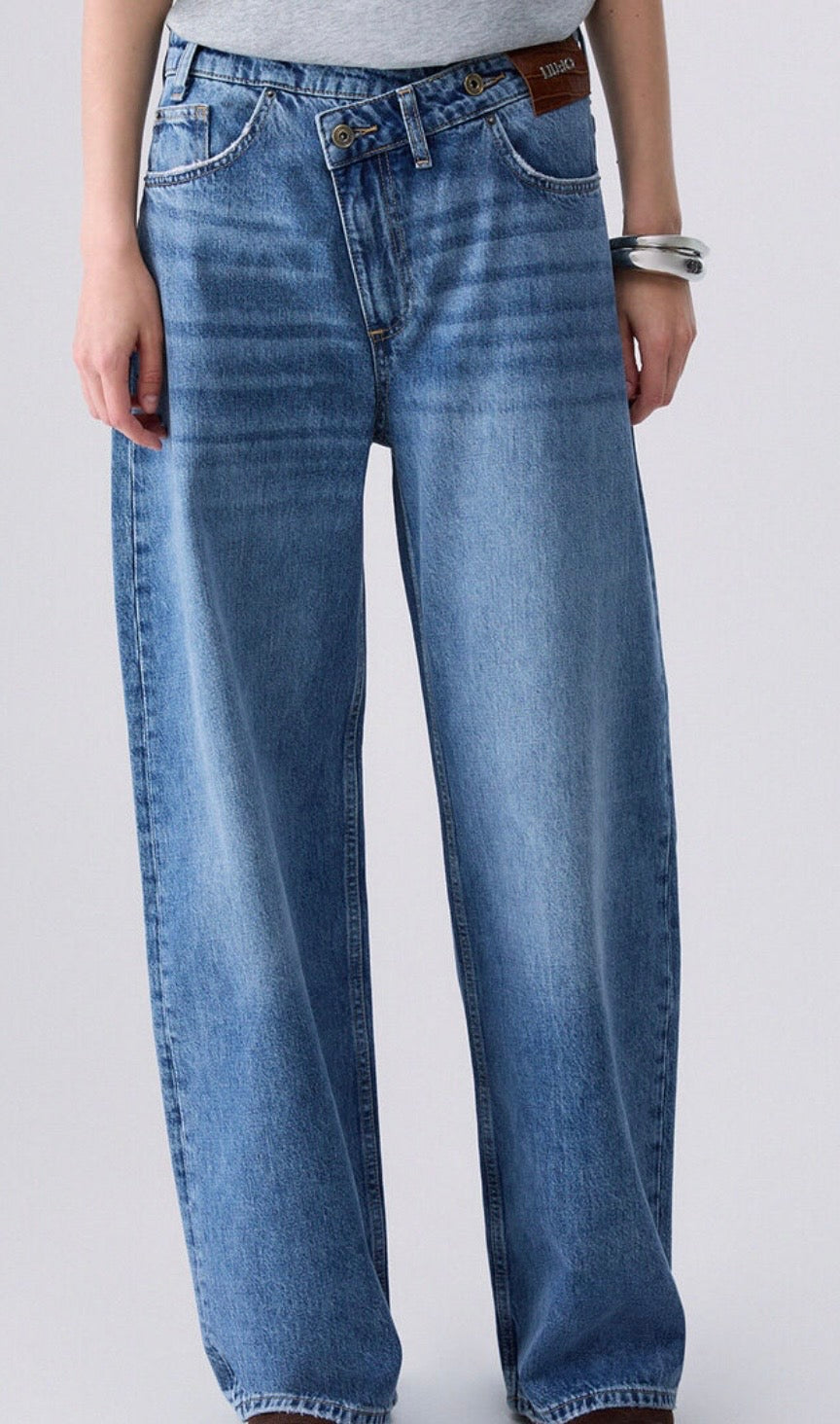 Jean Droit LIU.JO avec ceinture asymétrique AWRY BLUE